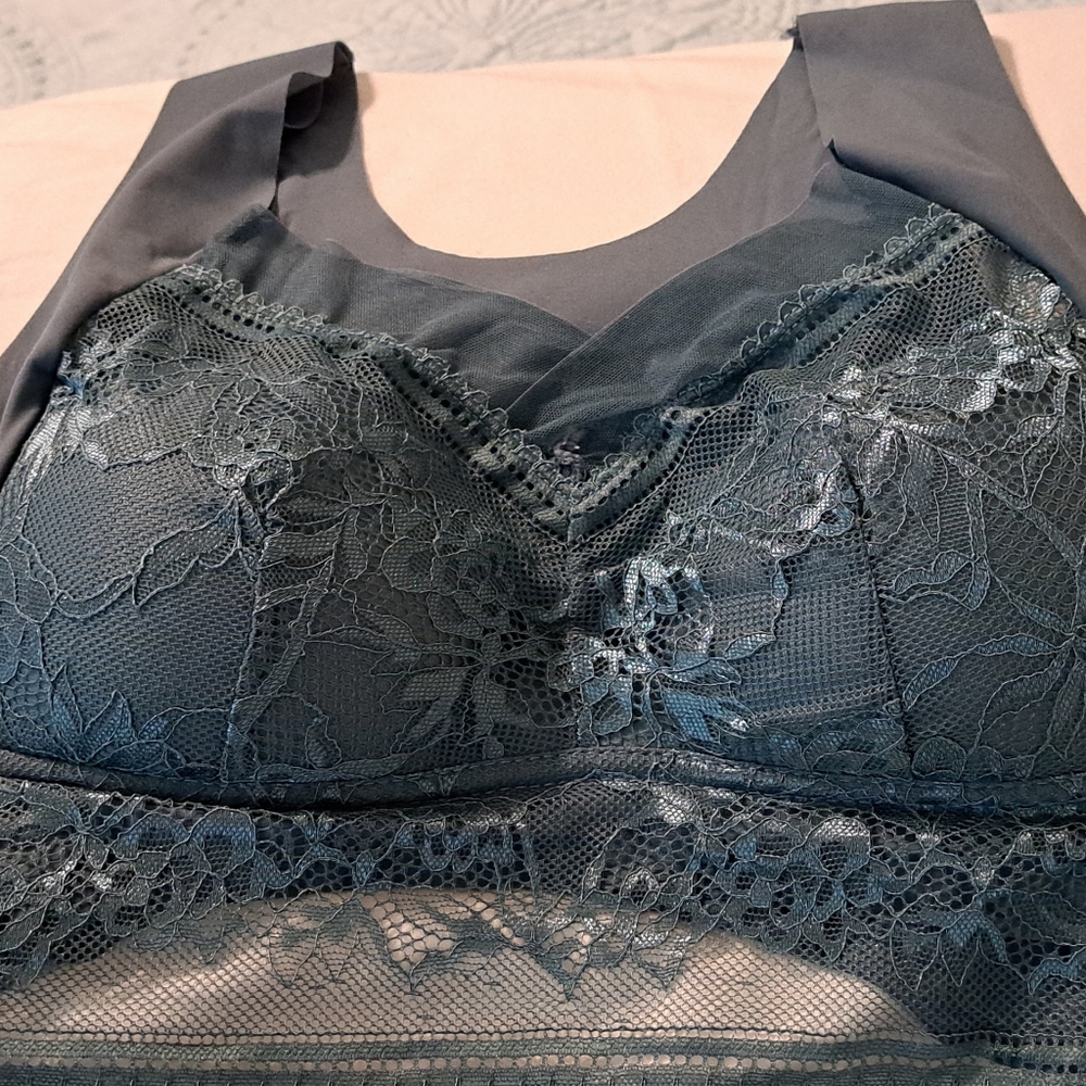 NEW. No wire bra